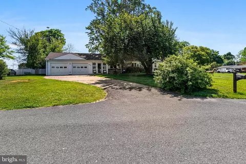 Exterior - 8214 Pembrook Ct, Frederick, MD 21704 photo 2 of 15