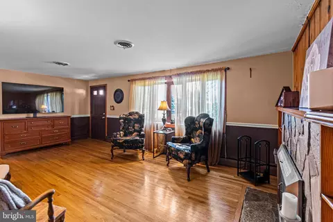 Living - 8214 Pembrook Ct, Frederick, MD 21704 photo 3 of 3