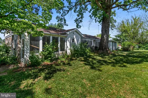 Exterior - 8214 Pembrook Ct, Frederick, MD 21704 photo 12 of 15