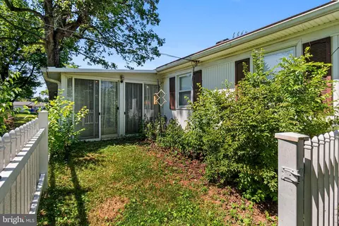 Exterior - 8214 Pembrook Ct, Frederick, MD 21704 photo 11 of 15