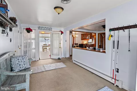 Entry Way - 8214 Pembrook Ct, Frederick, MD 21704 photo 3 of 5