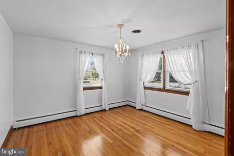 Bedroom - 8214 Pembrook Ct, Frederick, MD 21704 photo 4 of 10