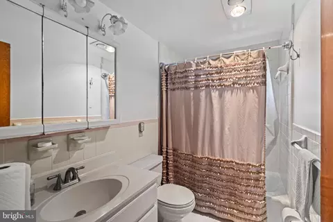 Bath - 8214 Pembrook Ct, Frederick, MD 21704 photo 4 of 4