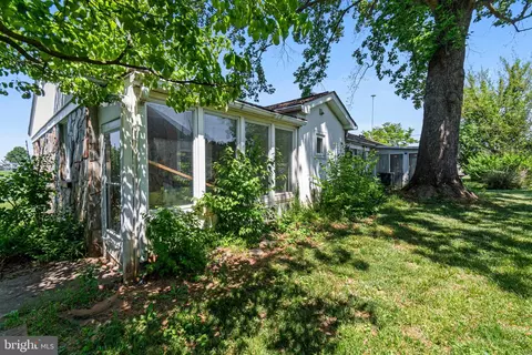Exterior - 8214 Pembrook Ct, Frederick, MD 21704 photo 8 of 15