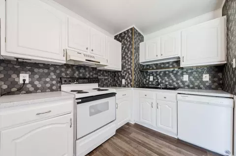 Kitchen - 177 Stonegate Dr, Frederick, MD 21702 photo 2 of 3