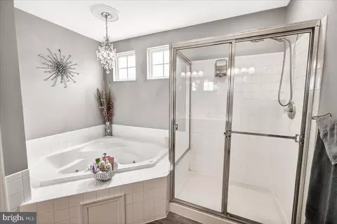 Bath - 9060 Major Smith Ln, Frederick, MD 21704 photo 2 of 4