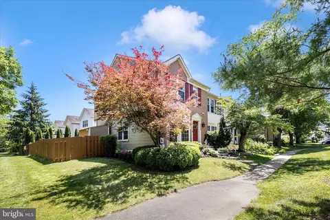 Exterior - 2039 Sumner Dr, Frederick, MD 21702 photo 4 of 11