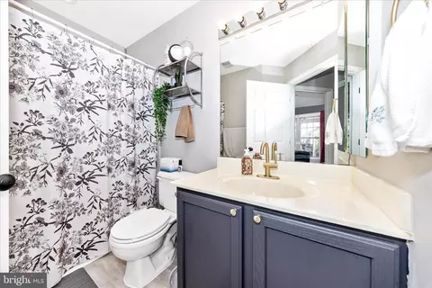 Bath - 2039 Sumner Dr, Frederick, MD 21702 photo 4 of 5
