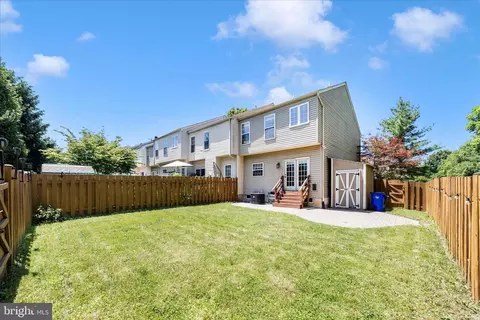 Exterior - 2039 Sumner Dr, Frederick, MD 21702 photo 6 of 11