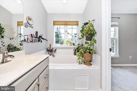 Bath - 2039 Sumner Dr, Frederick, MD 21702 photo 2 of 5