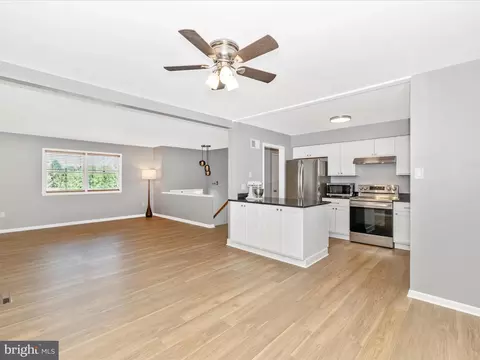 Living - 7291 Beechtree Ln, Middletown, MD 21769 photo 5 of 8