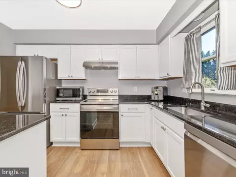 Kitchen - 7291 Beechtree Ln, Middletown, MD 21769 photo 3 of 7