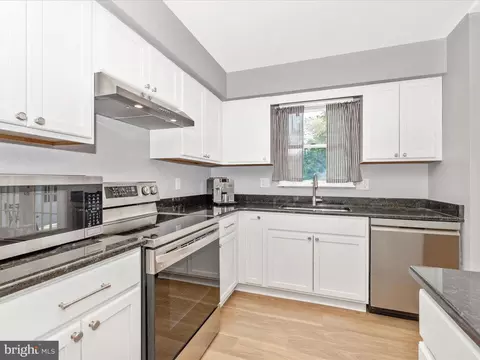 Kitchen - 7291 Beechtree Ln, Middletown, MD 21769 photo 7 of 7