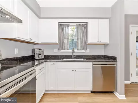 Kitchen - 7291 Beechtree Ln, Middletown, MD 21769 photo 5 of 7