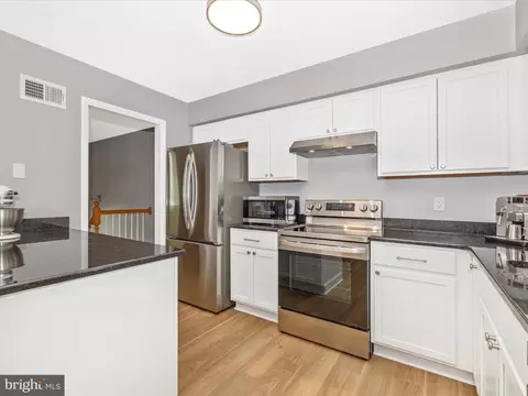 Kitchen - 7291 Beechtree Ln, Middletown, MD 21769 photo 4 of 7
