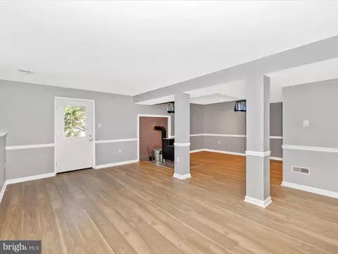 Living - 7291 Beechtree Ln, Middletown, MD 21769 photo 6 of 8