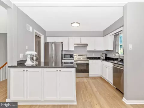 Kitchen - 7291 Beechtree Ln, Middletown, MD 21769 photo 2 of 7