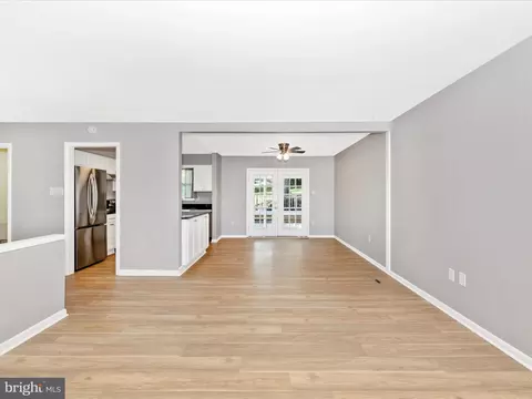 Living - 7291 Beechtree Ln, Middletown, MD 21769 photo 4 of 8