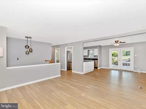 Living - 7291 Beechtree Ln, Middletown, MD 21769 photo 3 of 8