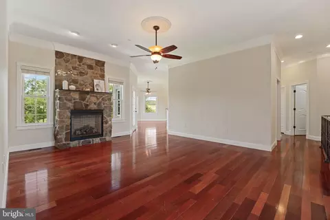 Living - 7147 Linganore Rd, Frederick, MD 21701 photo 3 of 4