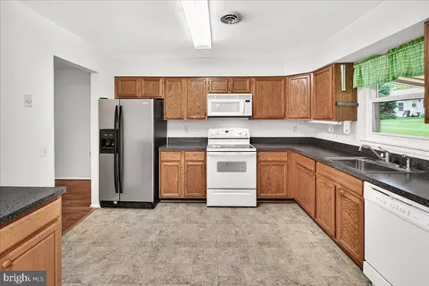 Kitchen - 5790 Box Elder Ct, Frederick, MD 21703 photo 5 of 5