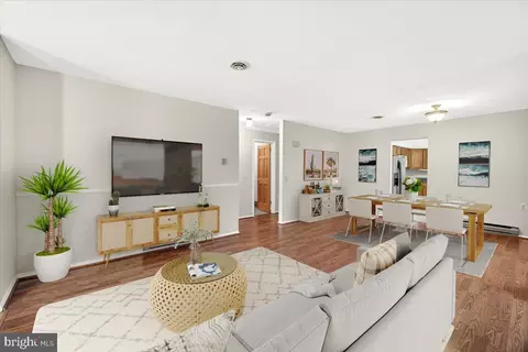 Living - 5790 Box Elder Ct, Frederick, MD 21703 photo 14 of 17