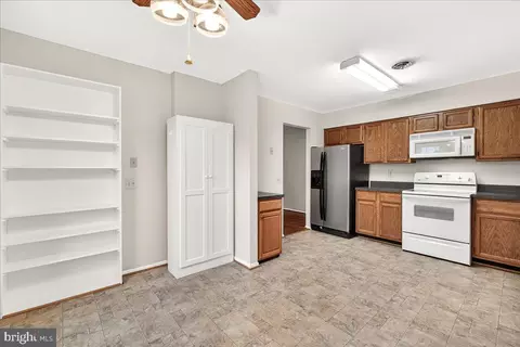 Kitchen - 5790 Box Elder Ct, Frederick, MD 21703 photo 4 of 5