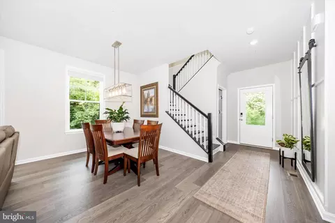 Entry Way - 700 Bond St, Frederick, MD 21701 photo 3 of 12