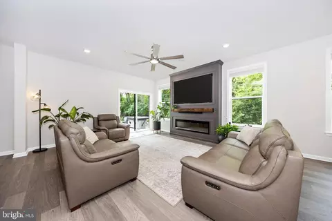 Living - 700 Bond St, Frederick, MD 21701 photo 1 of 2