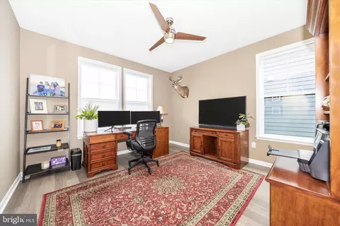 Entry Way - 700 Bond St, Frederick, MD 21701 photo 5 of 12