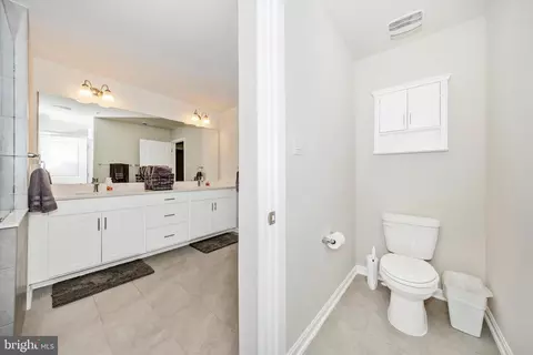 Entry Way - 700 Bond St, Frederick, MD 21701 photo 9 of 12