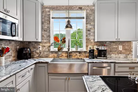 8 N Pointe Ter, Middletown, MD 21769
