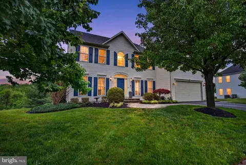 8 N Pointe Ter, Middletown, MD 21769