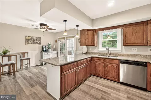 Kitchen - 8241 Waterside Ct, Frederick, MD 21701 photo 4 of 6
