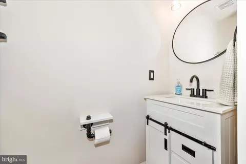 Bath - 2047 Spring Run Cir, Frederick, MD 21702 photo 1 of 4