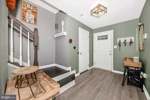 Entry Way - 2047 Spring Run Cir, Frederick, MD 21702 photo 2 of 7