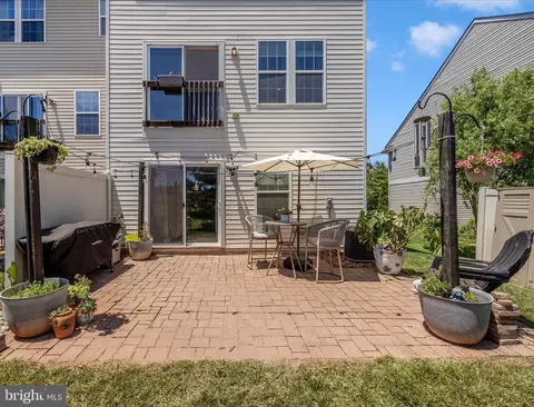 Exterior - 2047 Spring Run Cir, Frederick, MD 21702 photo 2 of 9
