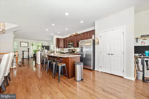 Entry Way - 2047 Spring Run Cir, Frederick, MD 21702 photo 4 of 7