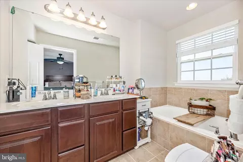Bath - 2047 Spring Run Cir, Frederick, MD 21702 photo 2 of 4