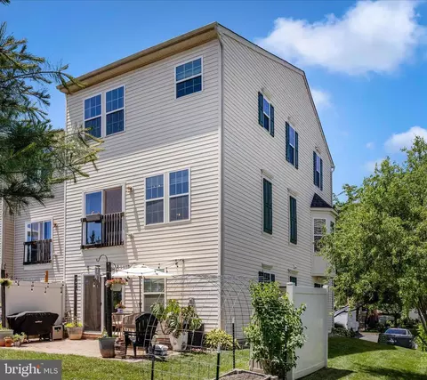 Exterior - 2047 Spring Run Cir, Frederick, MD 21702 photo 5 of 9