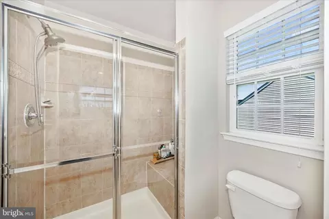 Bath - 2047 Spring Run Cir, Frederick, MD 21702 photo 3 of 4