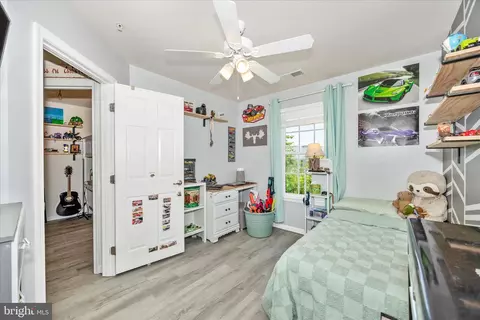 Bedroom - 2047 Spring Run Cir, Frederick, MD 21702 photo 5 of 6