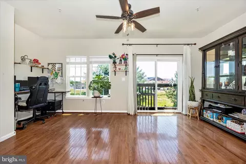 Living - 2047 Spring Run Cir, Frederick, MD 21702 photo 2 of 2