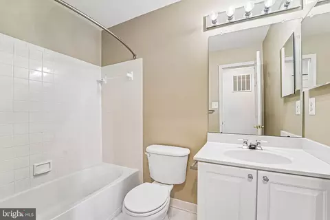 Bath - 2422 Rippling Brook Rd, Frederick, MD 21701 photo 2 of 3