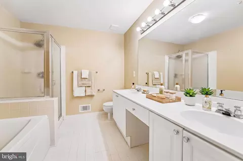 Bath - 2422 Rippling Brook Rd, Frederick, MD 21701 photo 1 of 3