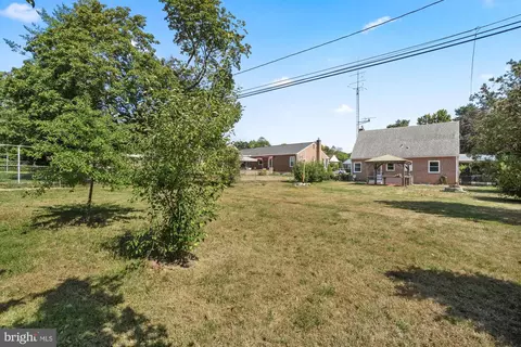 Exterior - 607 Grant Pl, Frederick, MD 21702 photo 7 of 9