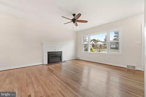 Living - 607 Grant Pl, Frederick, MD 21702 photo 4 of 5