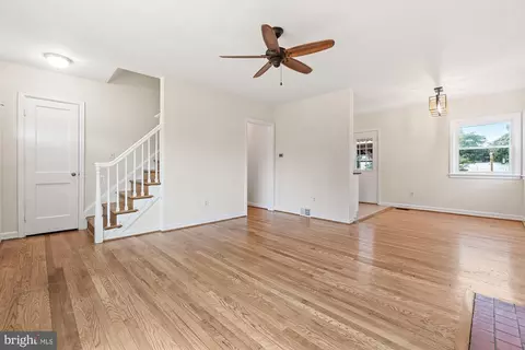 Living - 607 Grant Pl, Frederick, MD 21702 photo 2 of 5