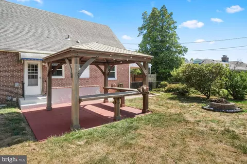 Exterior - 607 Grant Pl, Frederick, MD 21702 photo 4 of 9