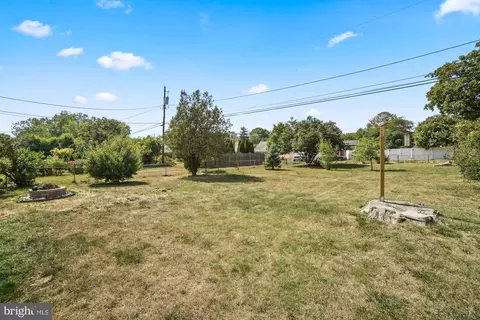 Exterior - 607 Grant Pl, Frederick, MD 21702 photo 5 of 9